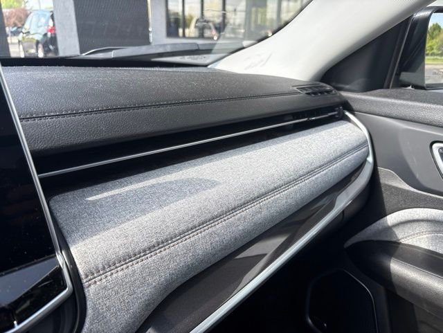 Used 2022 Gray Jeep Latitude Lux image 18