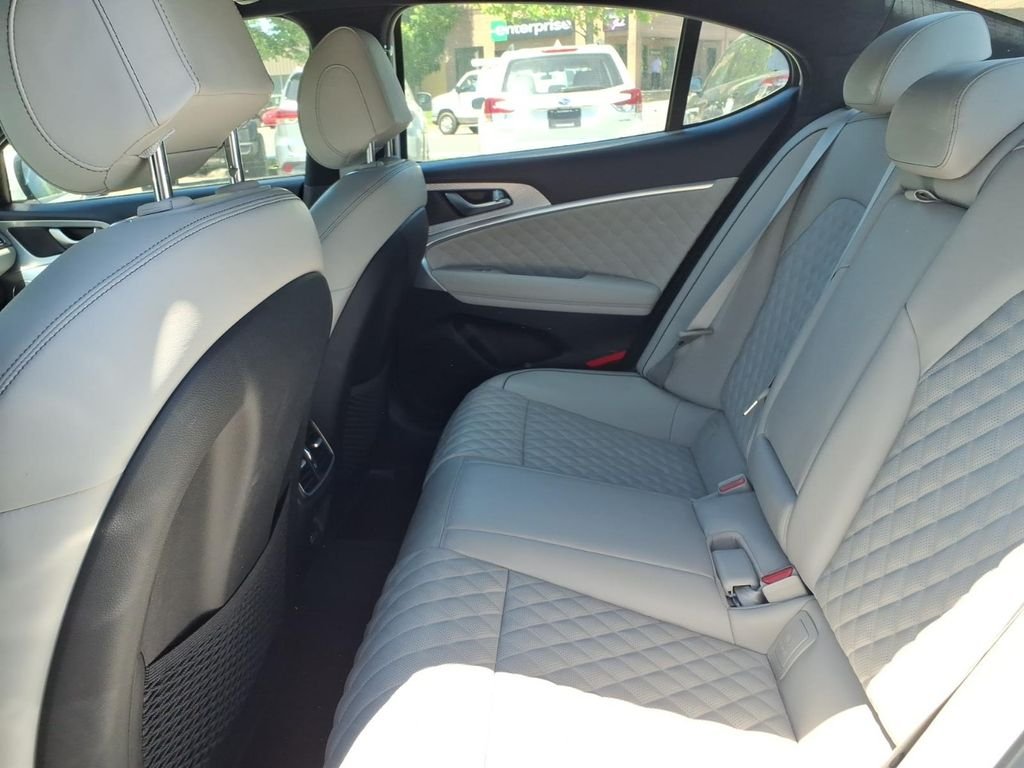 Used 2023 White Genesis 3.3T image 17