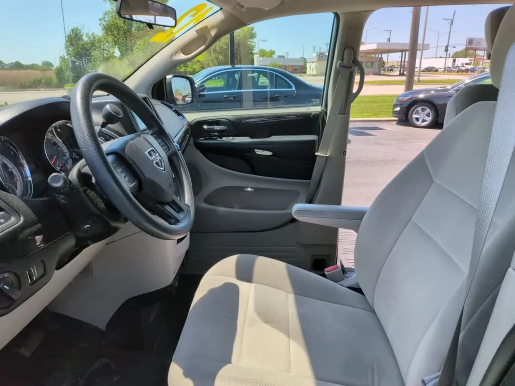 Used 2012 Silver Dodge SXT image 21