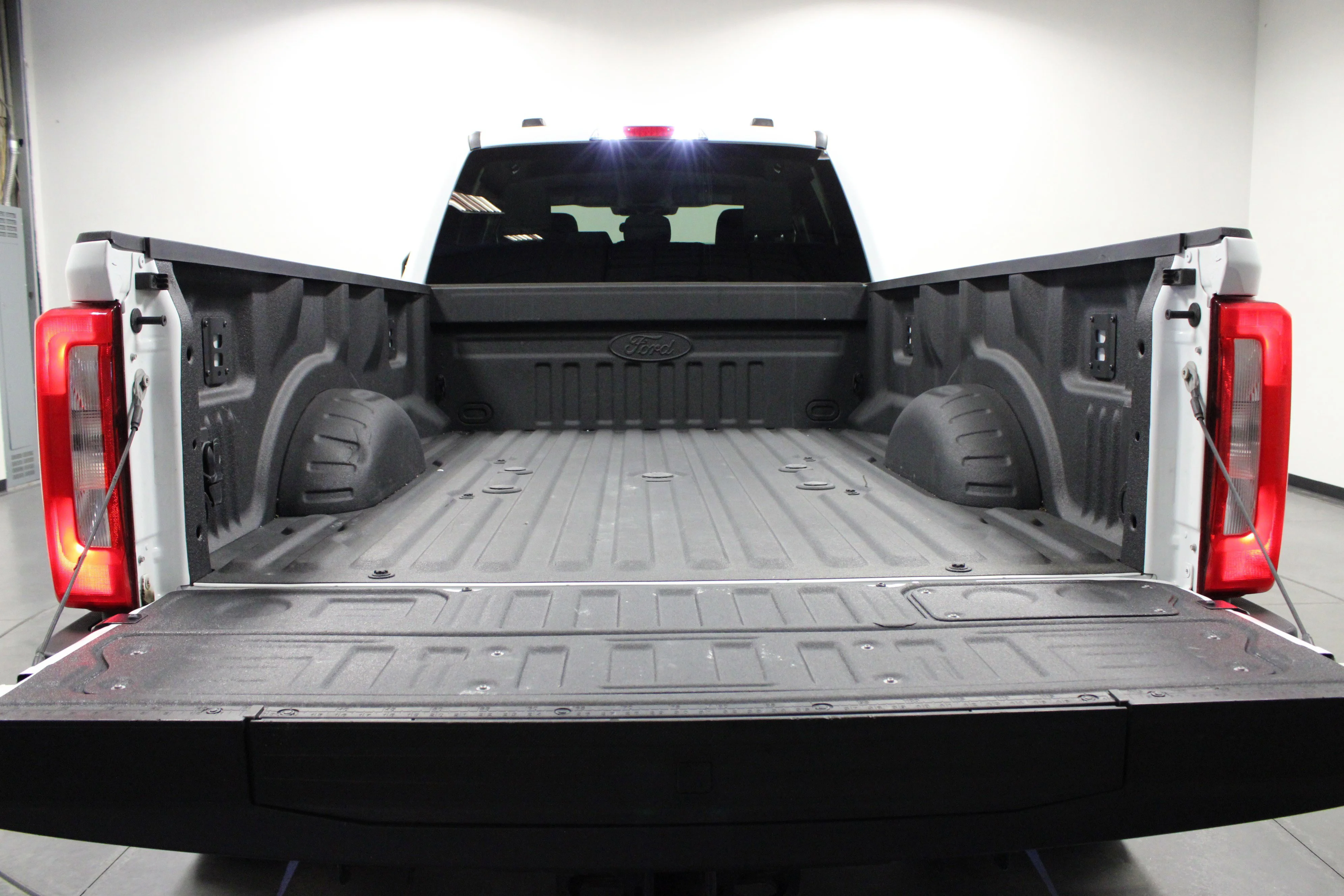 Used 2026 Oxford White Ford XLT image 14