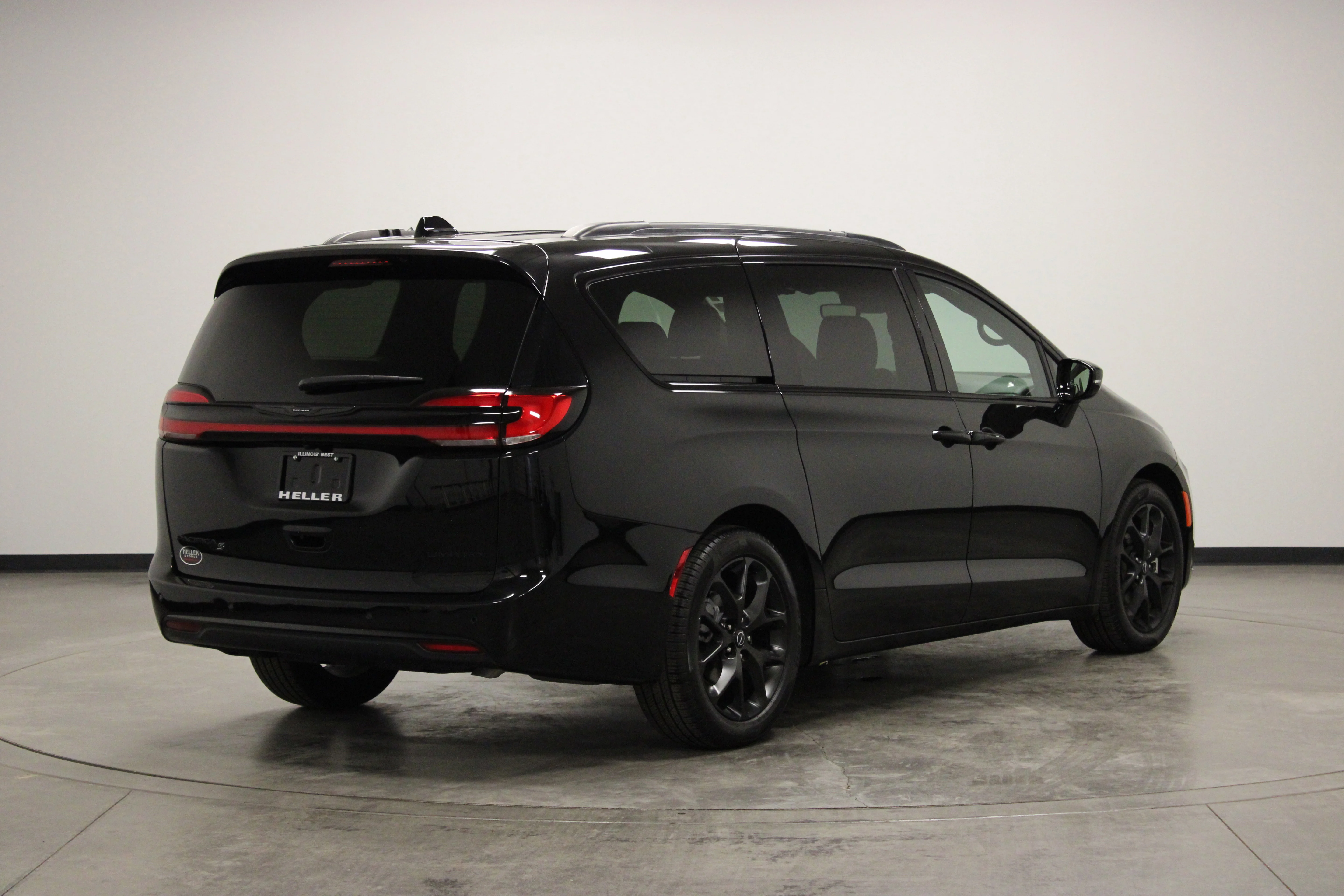 Used 2026 Diamond Black Crystal Pearlcoat Chrysler Limited image 8