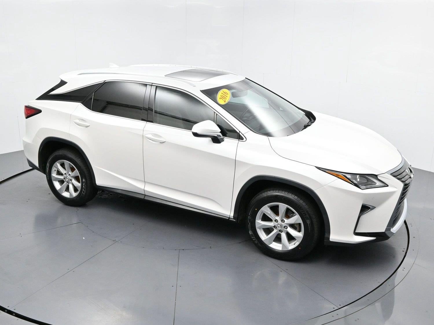 Used 2016 Eminent White Pearl Lexus FWD 4dr image 43