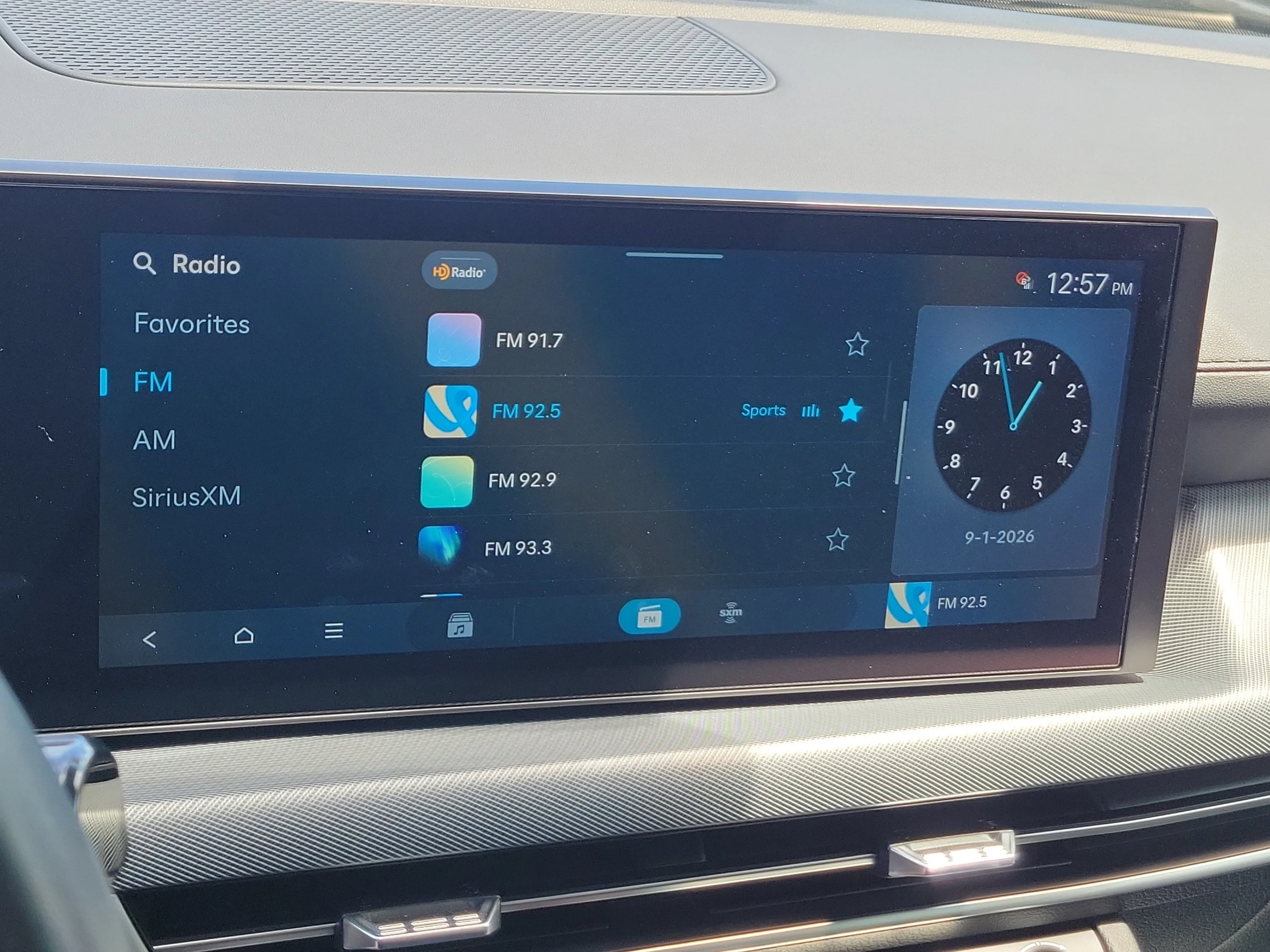 Used 2025 Carbon Blue Hyundai SEL image 30
