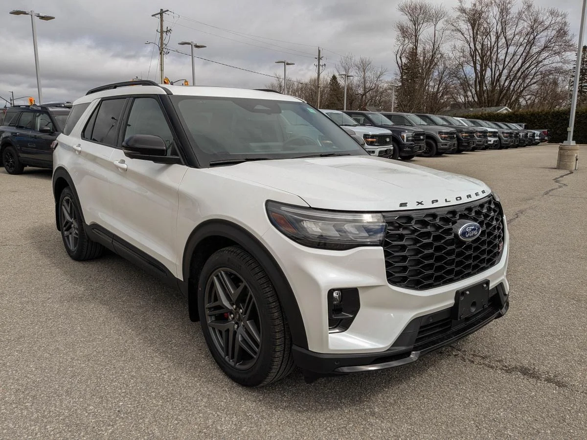 Used 2025 White Ford ST image 3