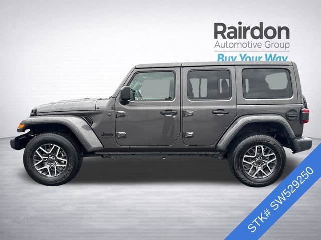 Used 2025 Granite Crystal Metallic Clearcoat Jeep Sahara image 4
