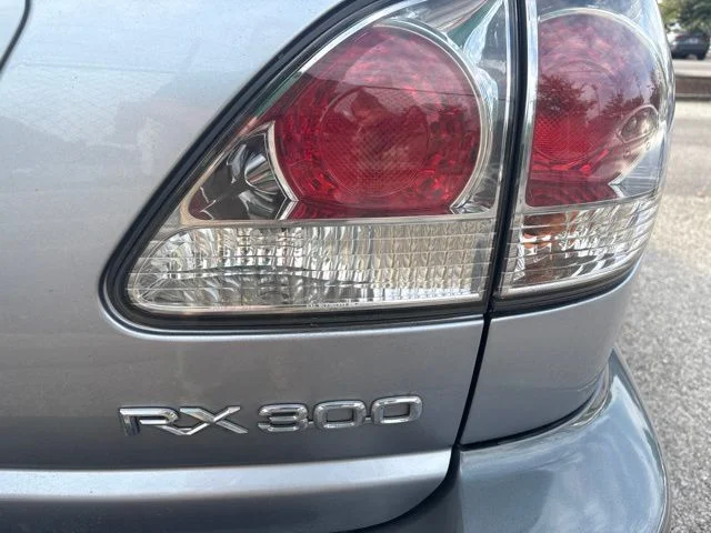 Used 2001 Blue Lexus 300 image 6