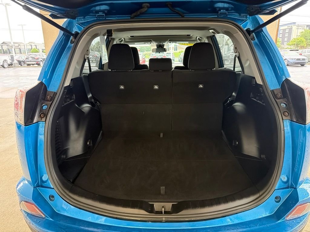 Used 2018 Electric Toyota XLE image 21