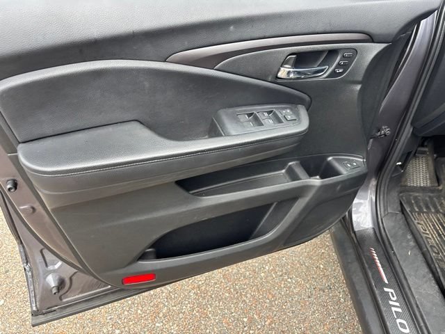 2021 Honda Pilot SE - Photo 14