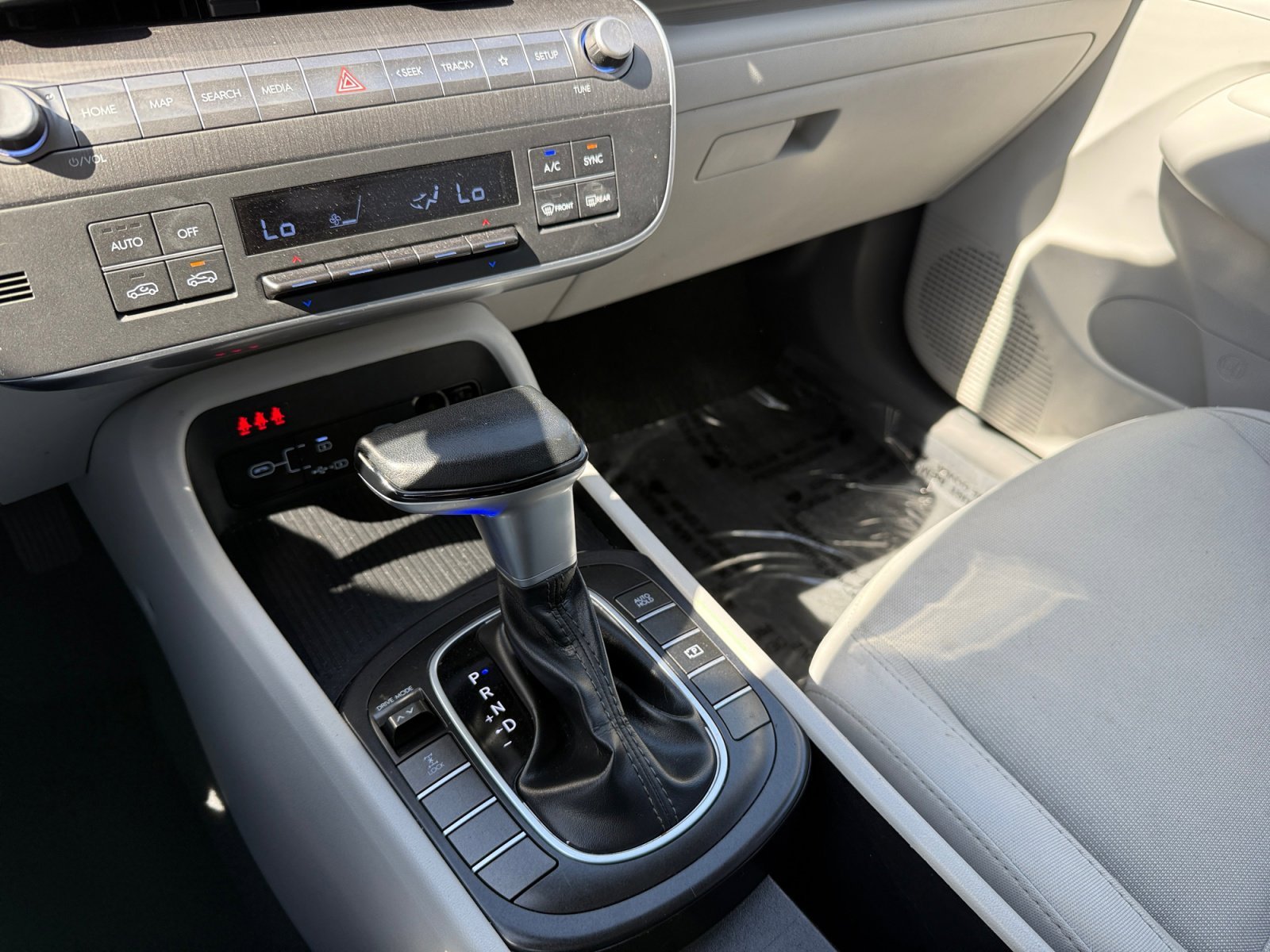 Used 2024 Green Hyundai SEL image 13