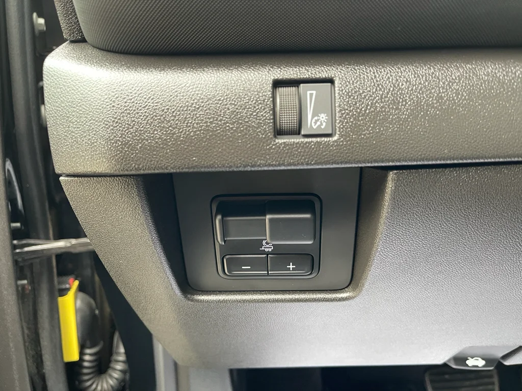 Used 2024 Black Chevrolet Z71 image 27