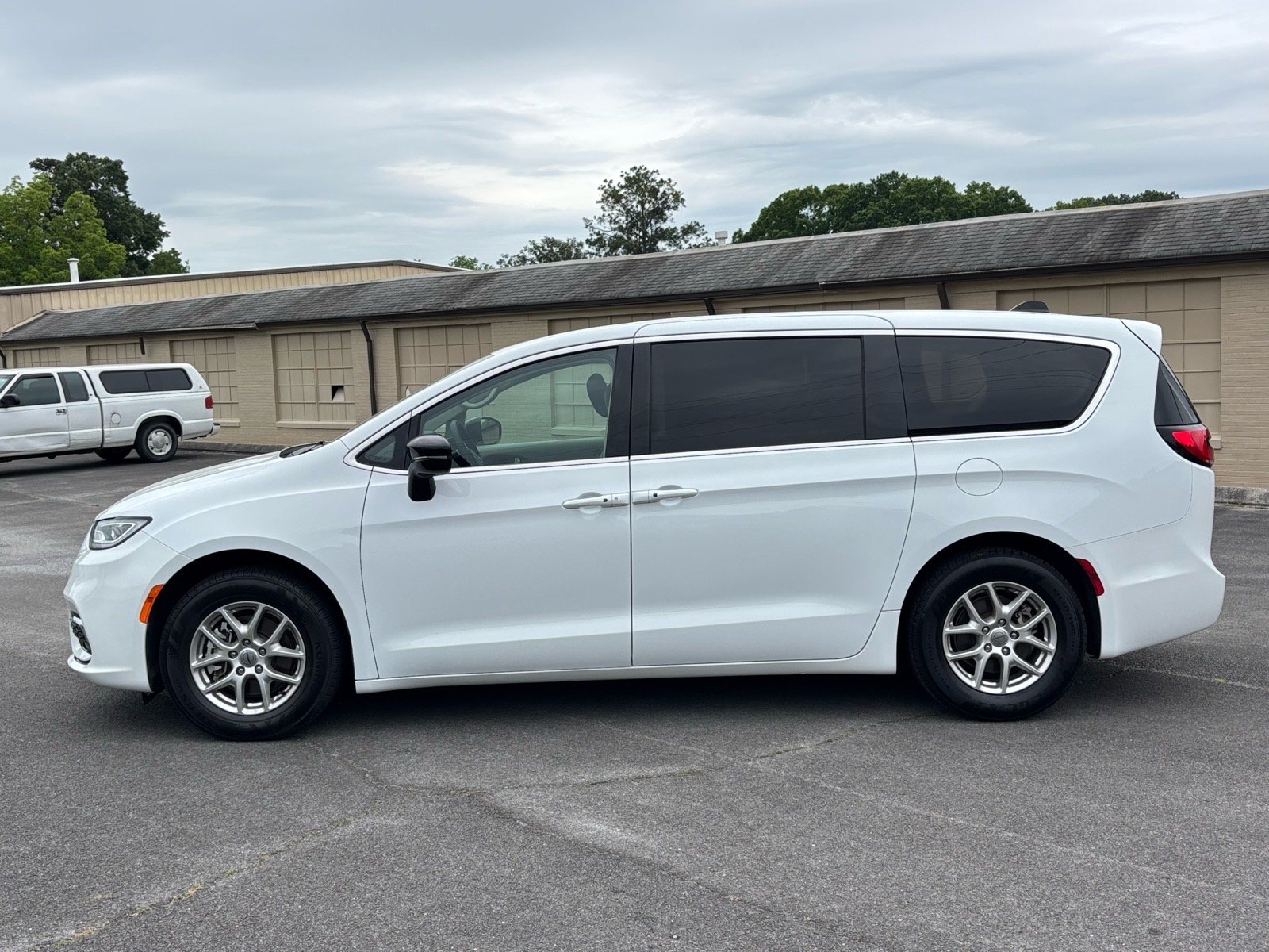 Used 2024 Bright White Clearcoat Chrysler Touring L image 3