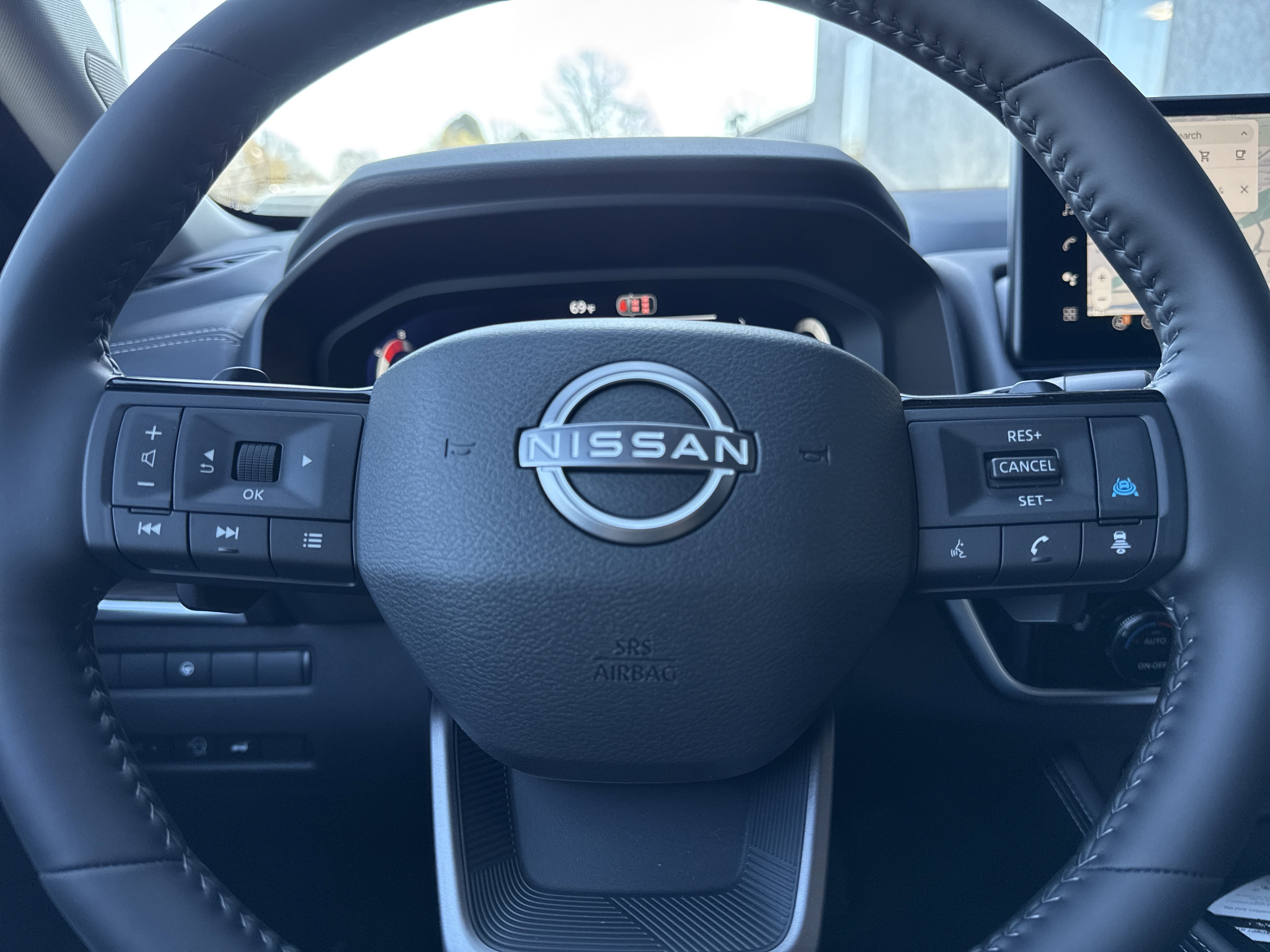 New 2026 Obsidian Green Pearl Nissan Platinum image 19