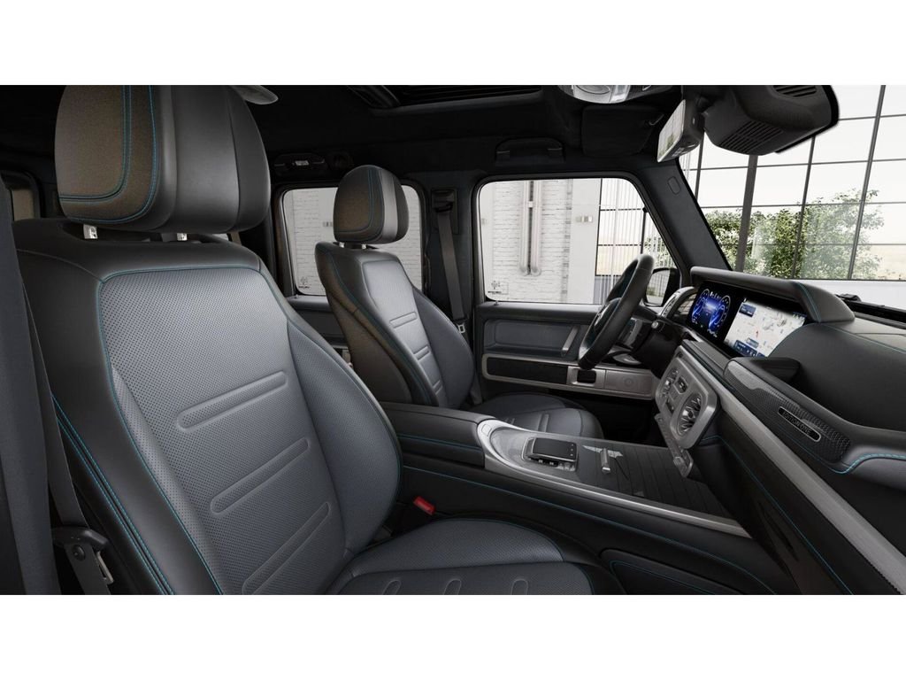 Used 2025 MANUFAKTUR Moonlight White Magno Mercedes-Benz G 580 image 4