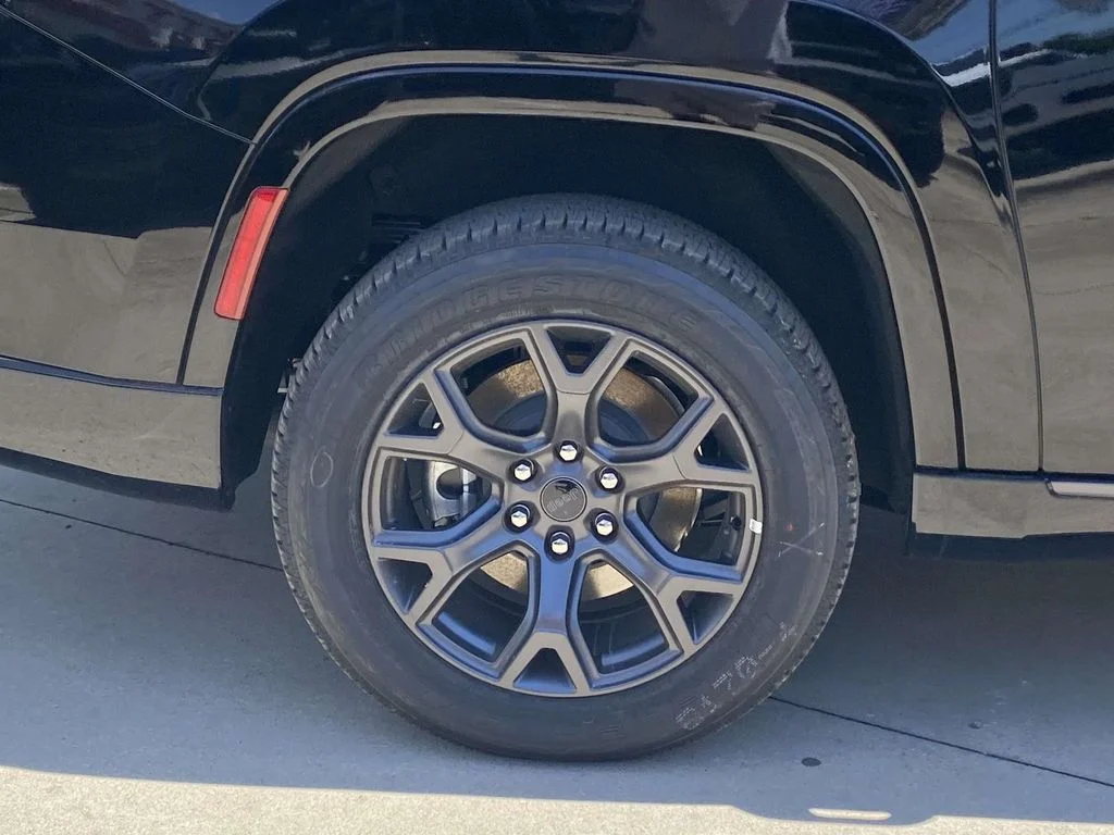 New 2026 High Gloss Black Exterior Paint Jeep Limited Altitude image 8