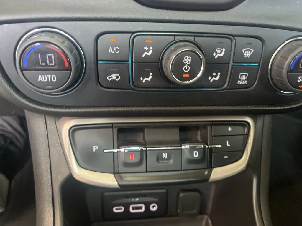 Used 2022 Marine Metallic GMC Denali image 18