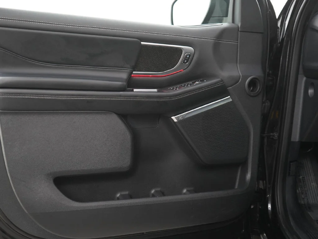 Used 2025 Agate Black Metallic Ford Platinum image 21