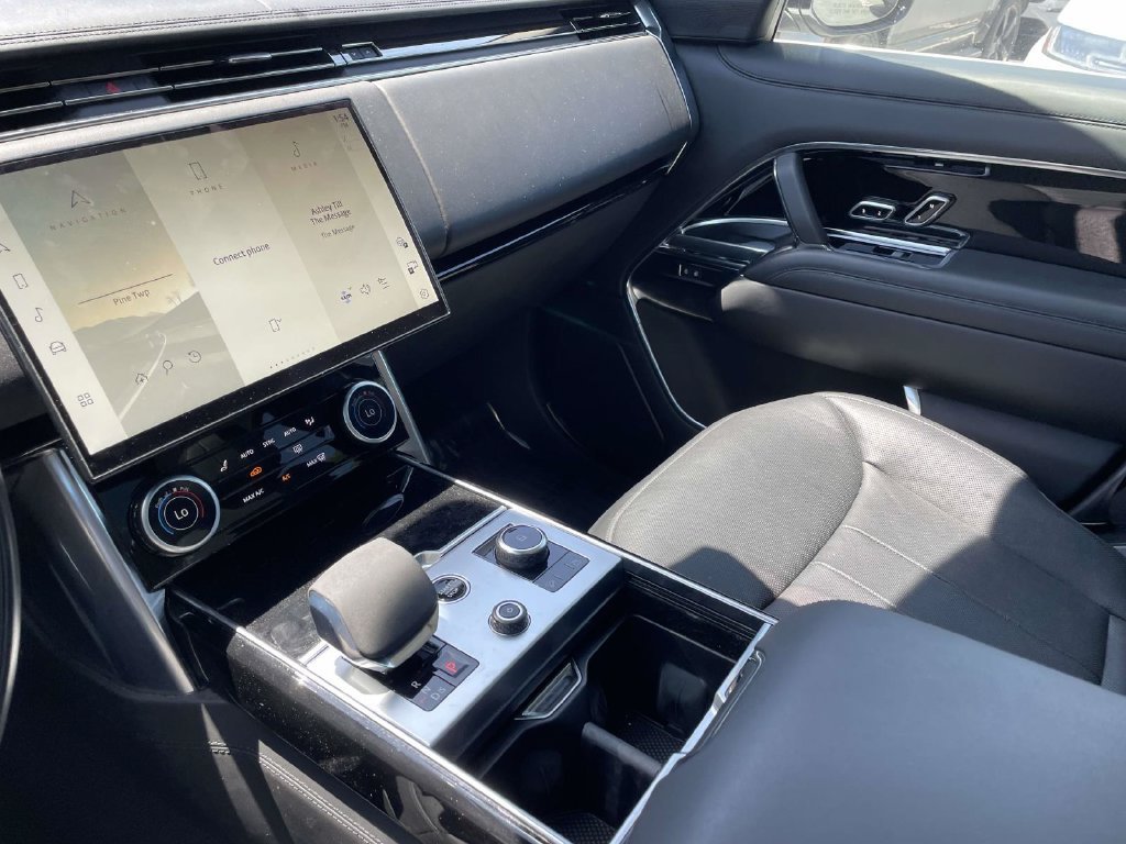 Used 2022 Fuji White Land Rover SE image 32