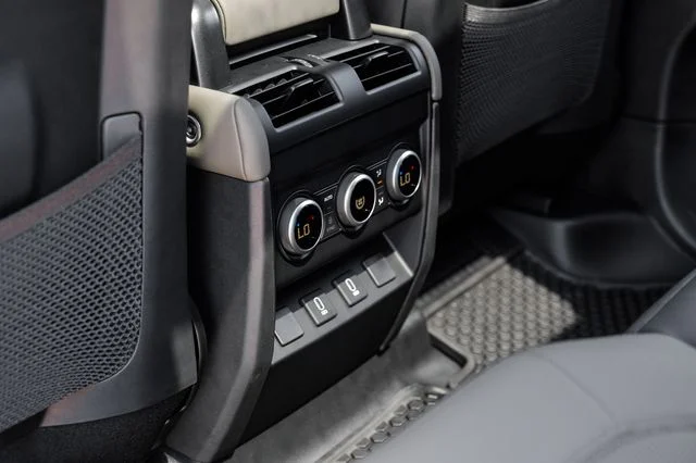 New 2026 White Land Rover X-Dynamic SE image 47
