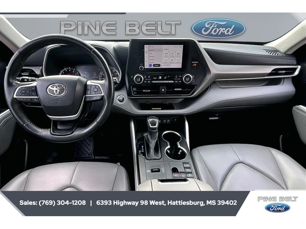 Used 2023 Wind Chill Pearl Toyota XLE image 14