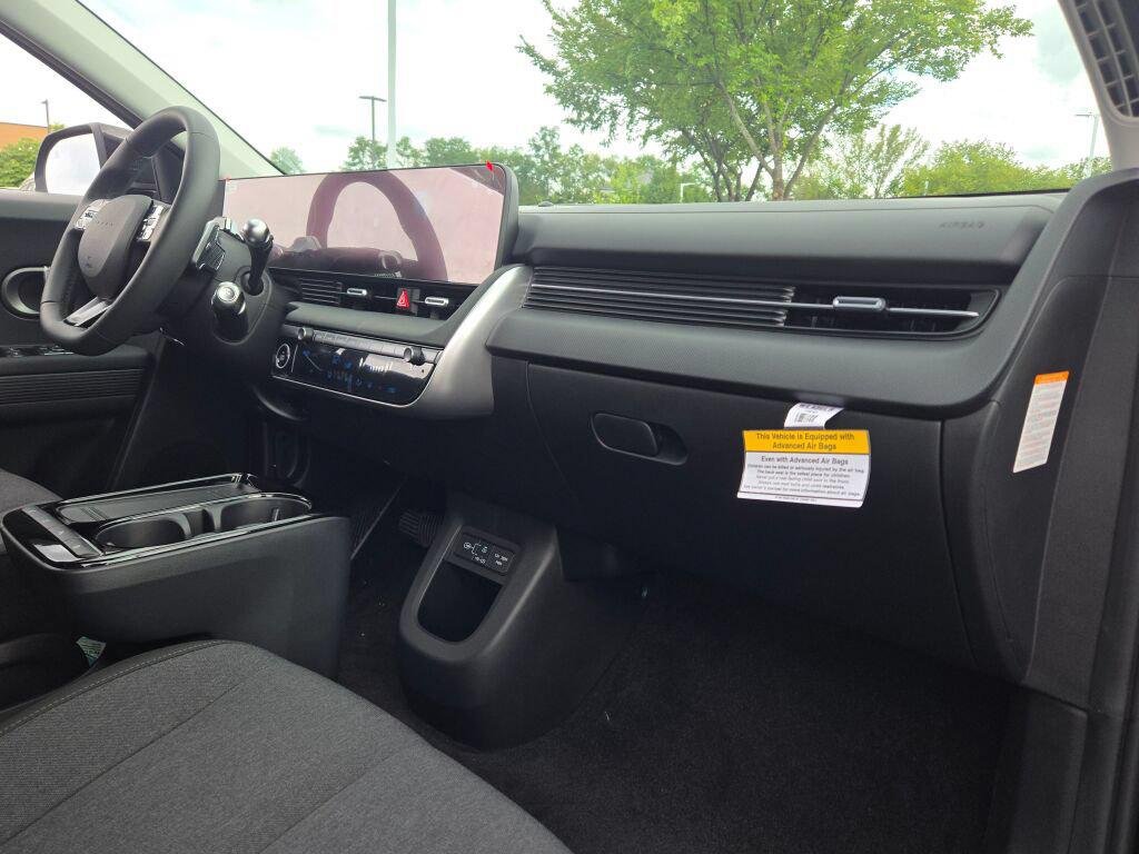 New 2027 Abyss Black Hyundai SE image 6
