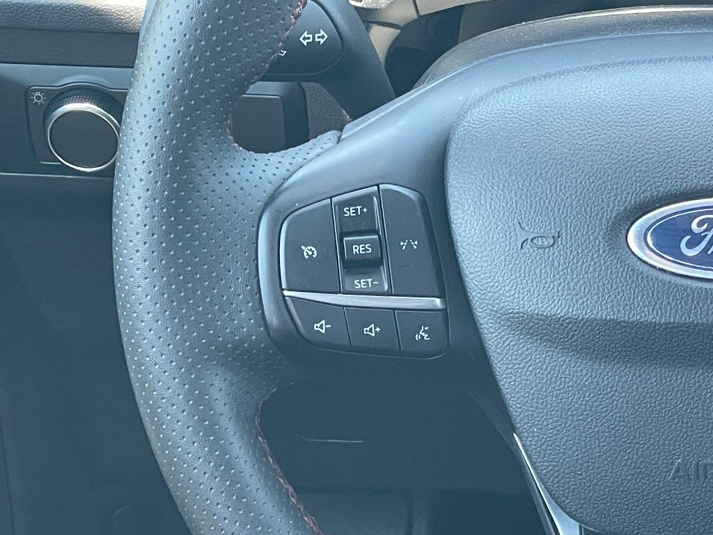 Used 2025 Agate Black Metallic Ford ST-Line image 5