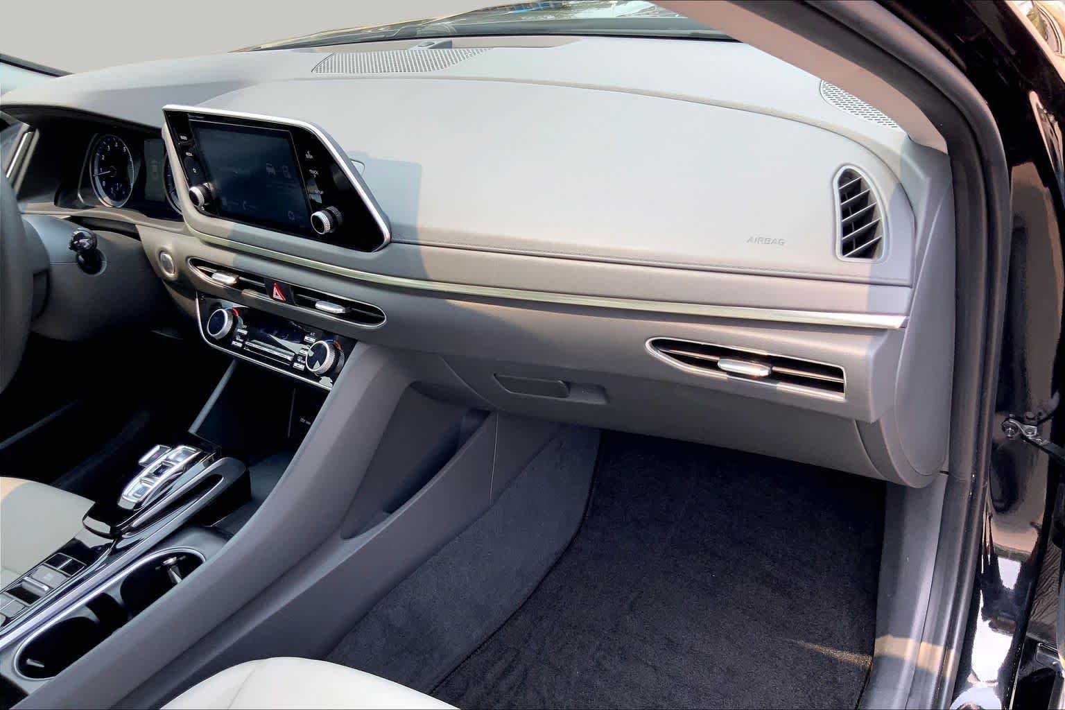 Used 2022 Phantom Black Hyundai SEL image 18