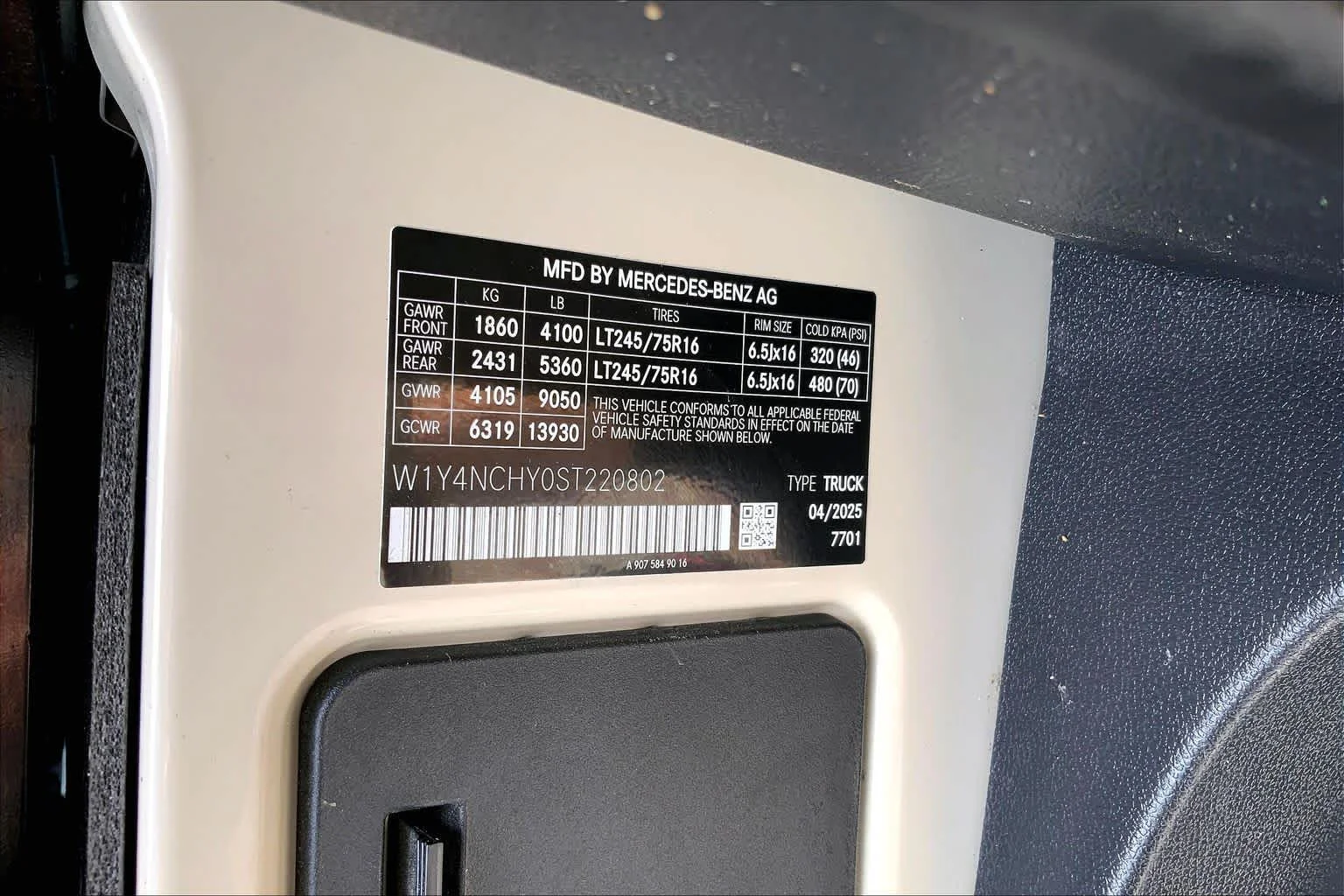 Used 2025 Pebble Grey Mercedes-Benz  image 38