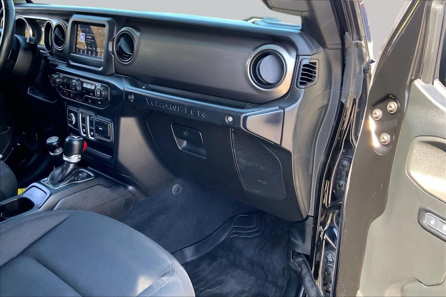 Used 2018 Black Clearcoat Jeep Sport S image 15