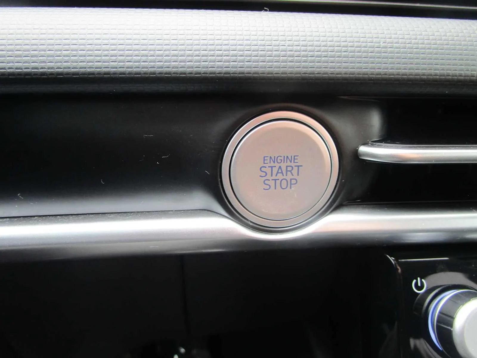 Used 2025 Serenity White Pearl Hyundai SEL image 29