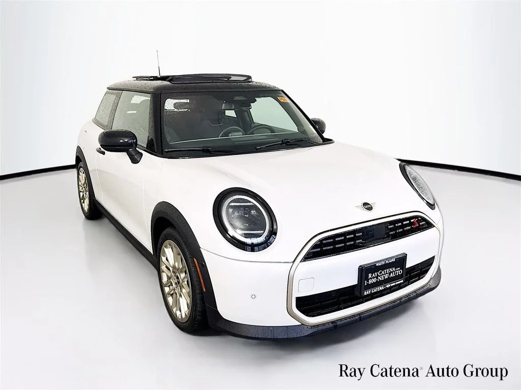 2025 MINI Hardtop Cooper S Signature's photo