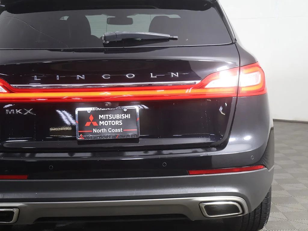 Used 2017 Black Lincoln Select image 15