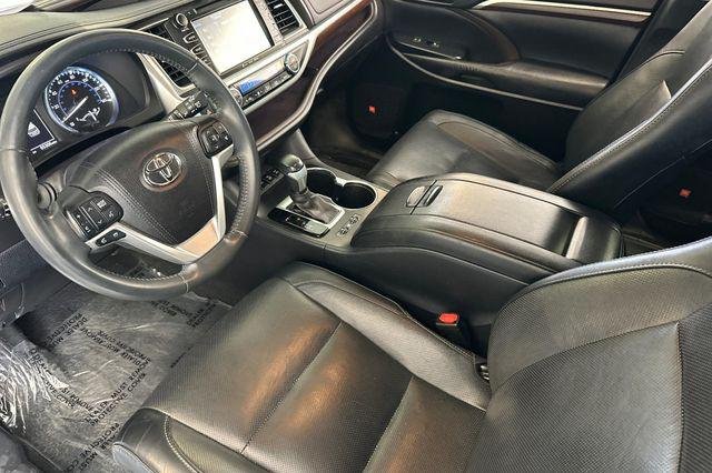 Certified Used 2016 BLIZZARD PEARL Toyota  image 12