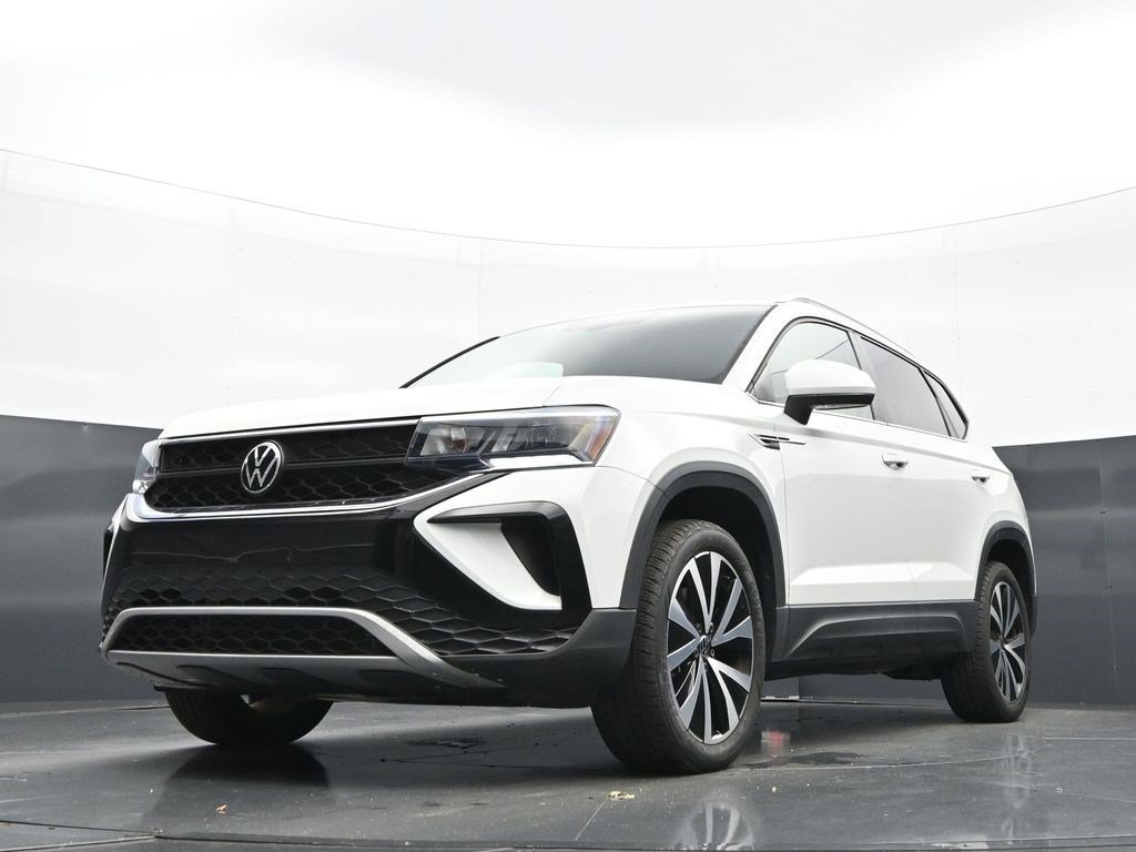 Used 2023 Pure White Volkswagen SE image 20