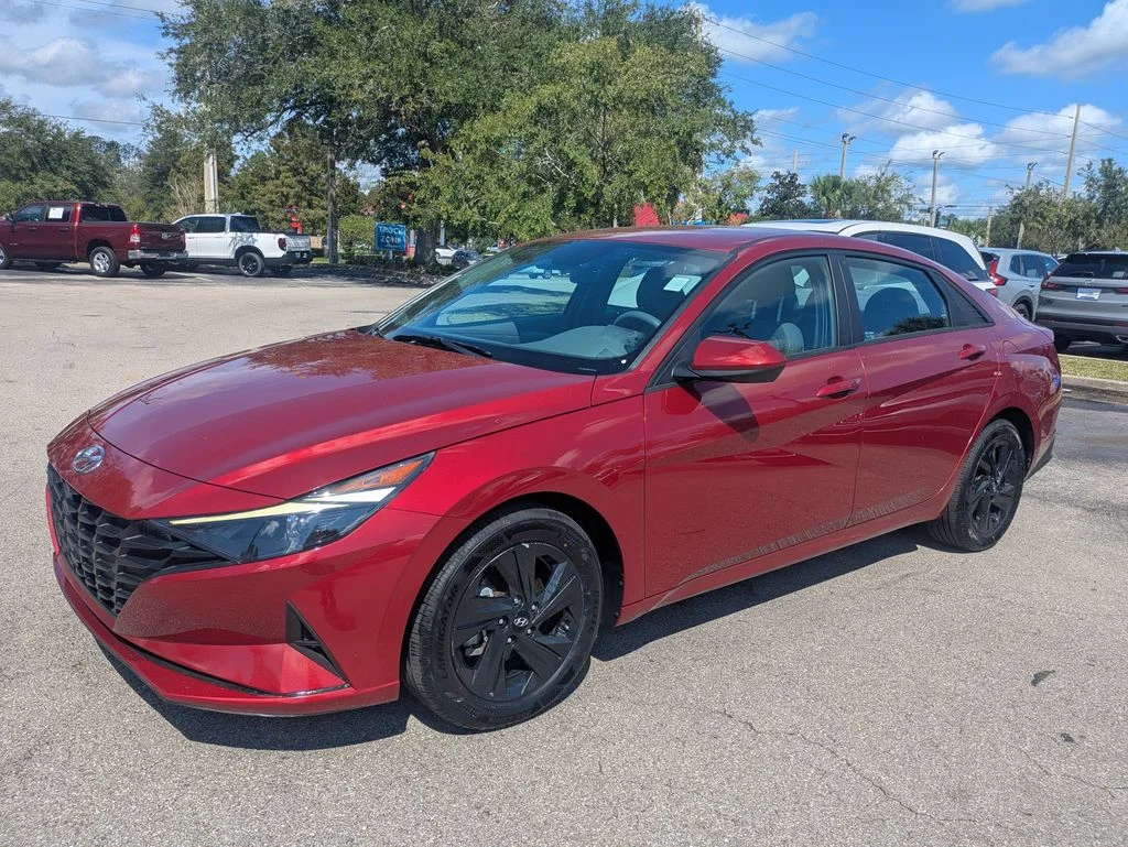 Used 2023 Red Hyundai SEL image 8
