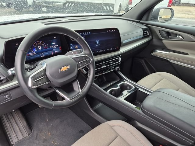 Used 2025 White Chevrolet LT image 13