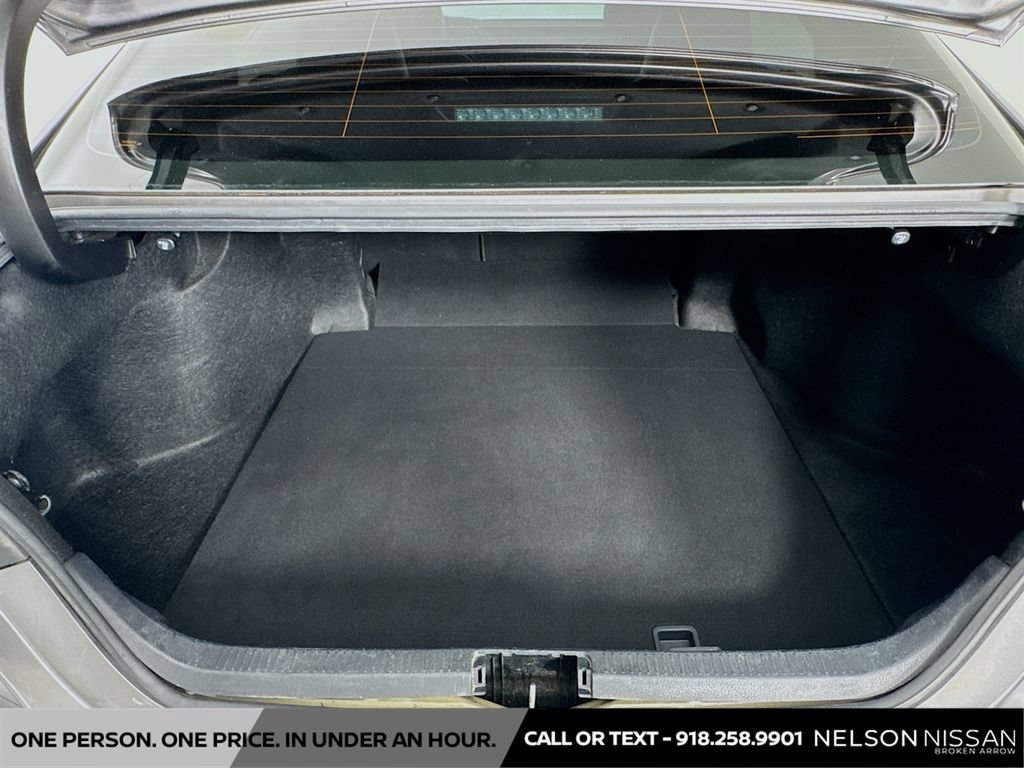 Used 2019  Toyota LE image 23