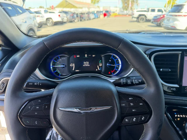 Used 2024 White Chrysler Select S Appearance image 14