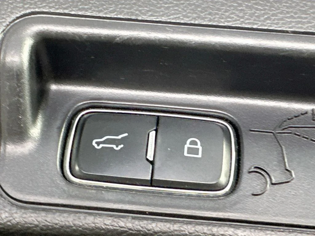 Used 2021 White Metallic Ford XLT image 33