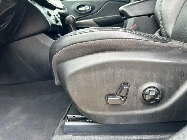 Used 2021 White Jeep Latitude Lux image 31
