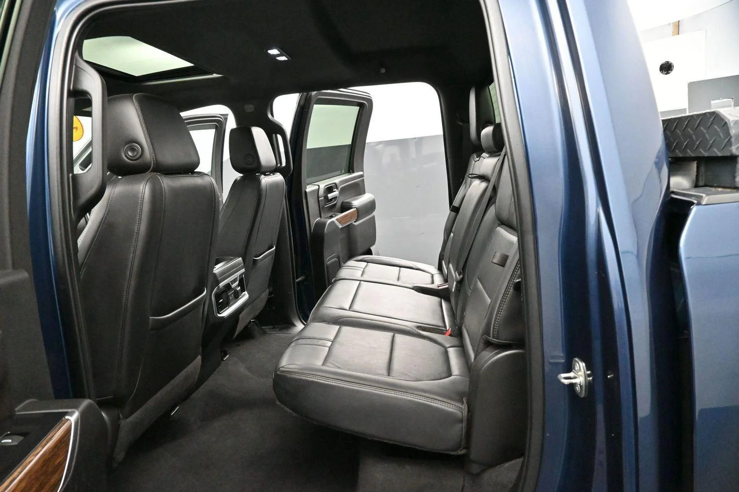 Used 2020 NORTHSKY BLUE METALLIC Chevrolet High Country image 29