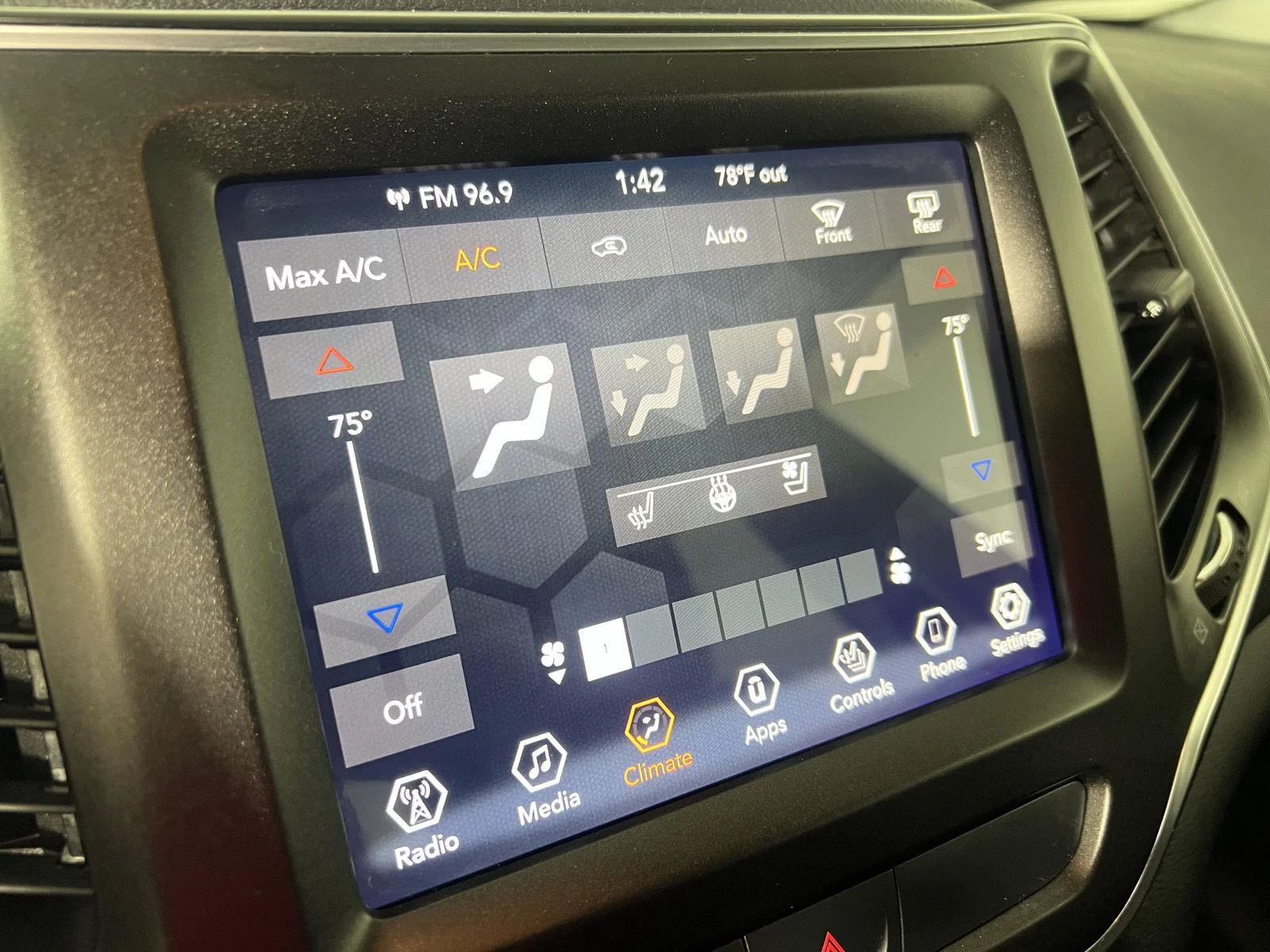 Used 2019 Pearl White Jeep Trailhawk Elite image 18