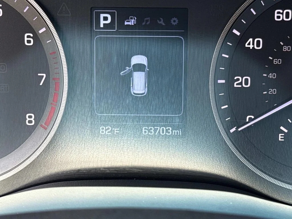 Used 2017  Hyundai Sport image 39