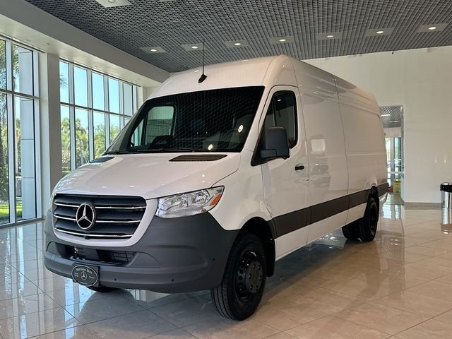 New 2026 Arctic White Mercedes-Benz Cargo 170 WB image 3