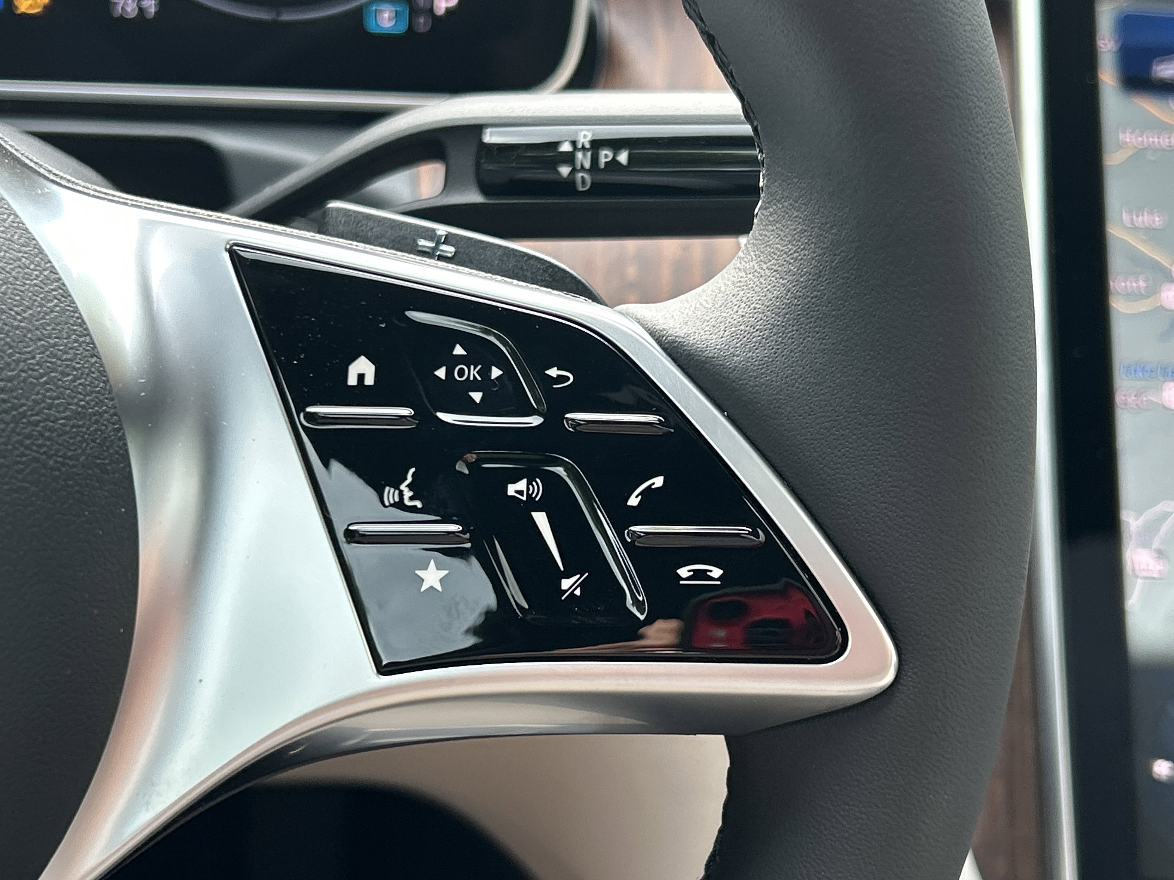 New 2026 MANUFAKTUR Moonlight White Metallic Mercedes-Benz C 300 4MATIC® Sedan image 27