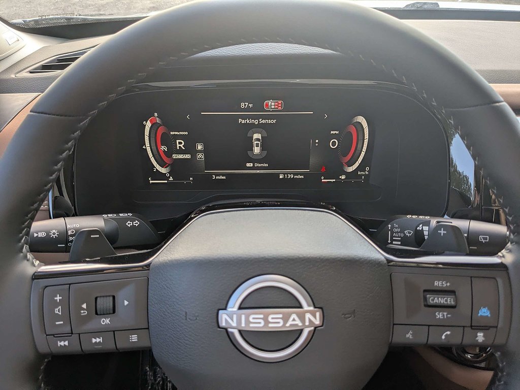 New 2026 Boulder Gray Pearl / Super Black Two-tone Nissan Platinum image 30