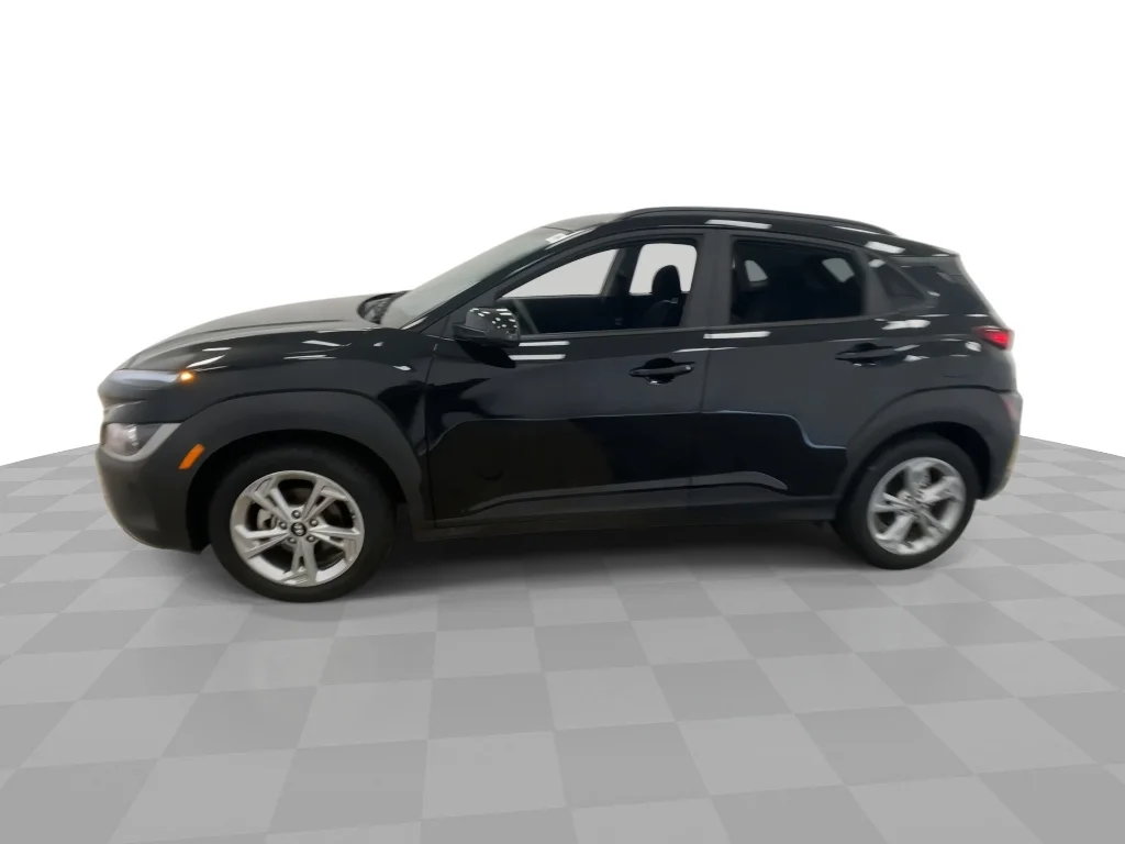 Used 2023 Black Hyundai SEL image 6