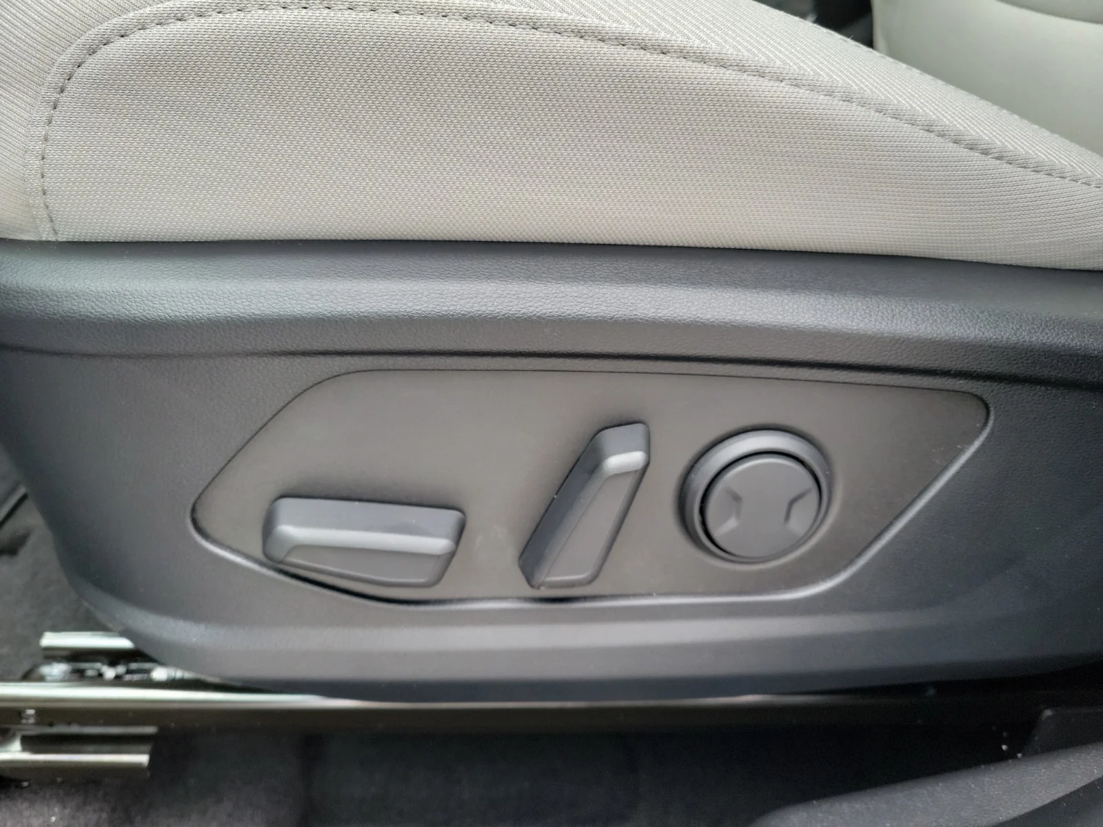 New 2026 Serenity White Hyundai SEL 4dr Front-Wheel Drive image 13