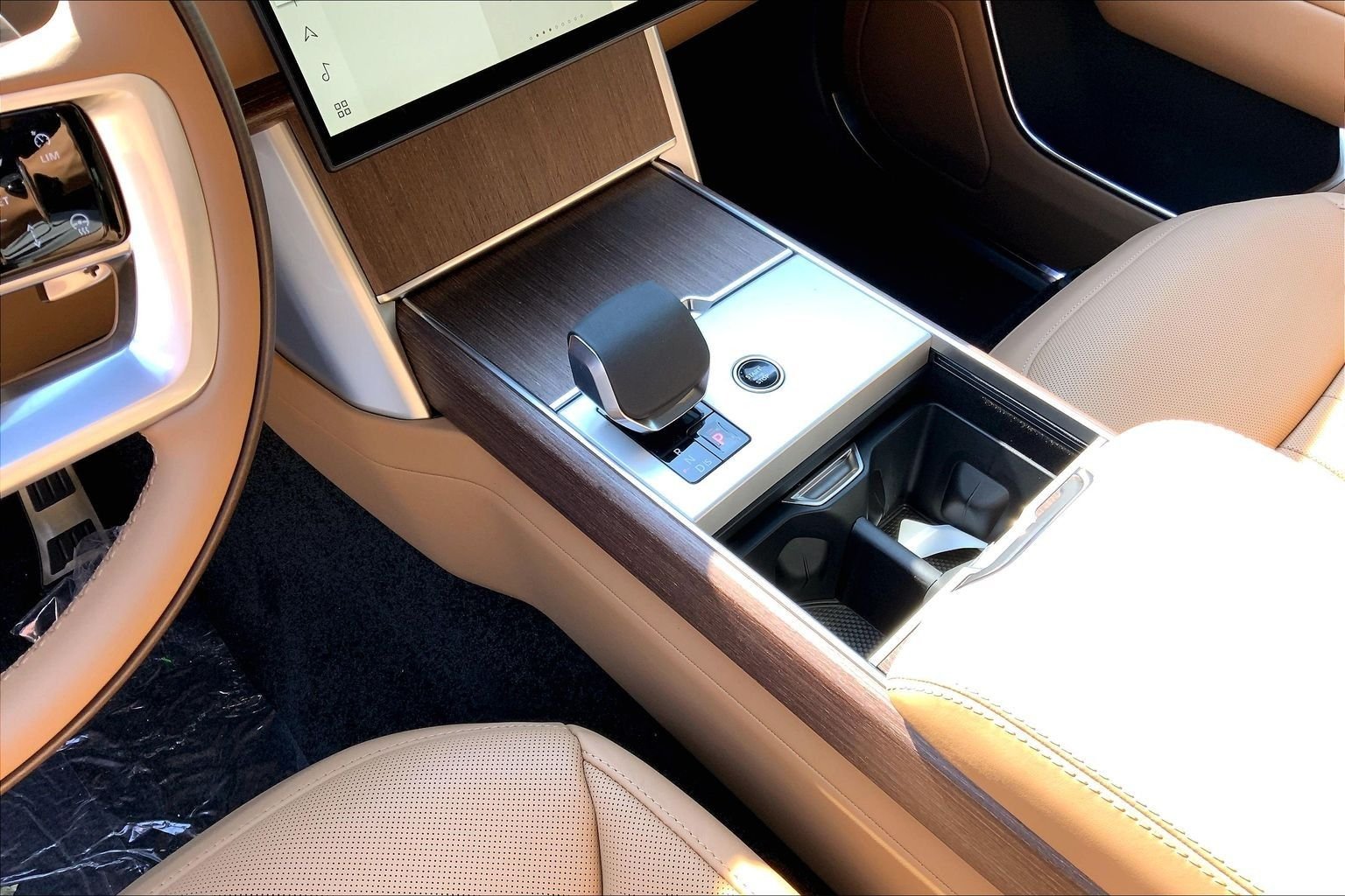 New 2026 Fuji White Land Rover SE LWB 7-Seats / V8 image 7