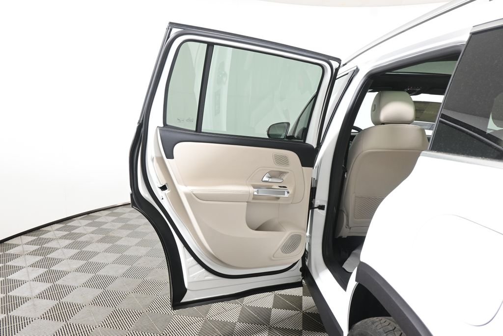 New 2026 Polar White Mercedes-Benz GLB 250 image 30