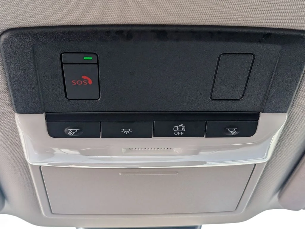 Used 2025 Silver Nissan 2.5 SV image 20